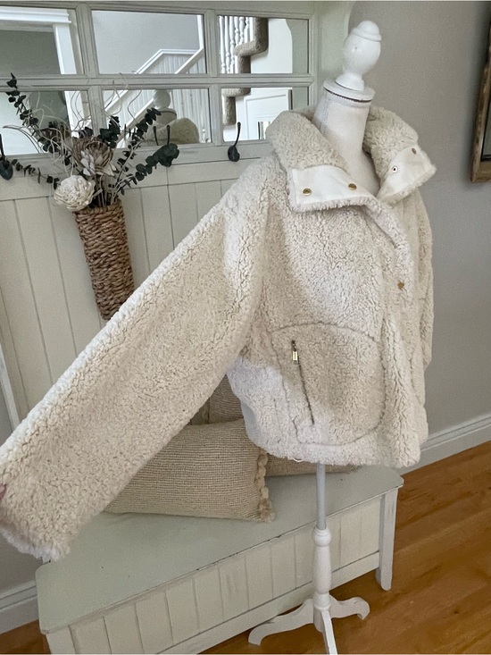 MICHAEL Michael Kors Jackets & Blazers - MICHAEL Michael Kors Cream Teddy Pullover Fleece Jacket